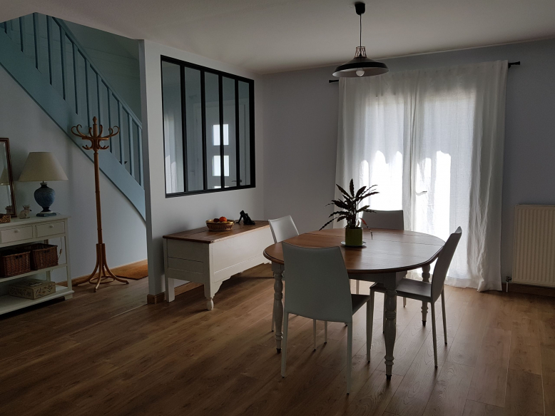 Conseil séjour avec verrière
Table et maie rénovées par l'Intérieur
Peinture Seigneurie