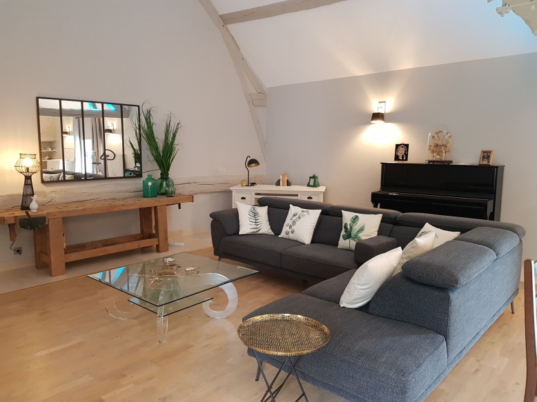 Conseil salon 
Etabli et miroir rénové par l'Intérieur
Table et objets déco fournis par l'Intérieur
Peintures Farrow & Ball