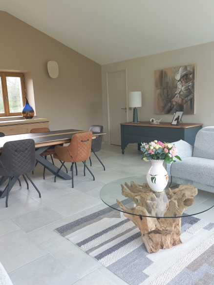 Conseil salon
Maie rénovée par l'Intérieur
Luminaires fournis par l'Intérieur
Peinture Farrow & Ball