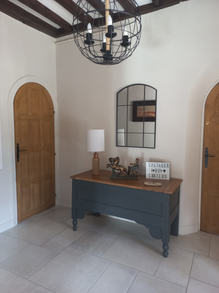 Conseil entrée
Maie et porte rénovées par l'Intérieur
Luminaires fournis par l'Intérieur
Peinture Farrow & Ball